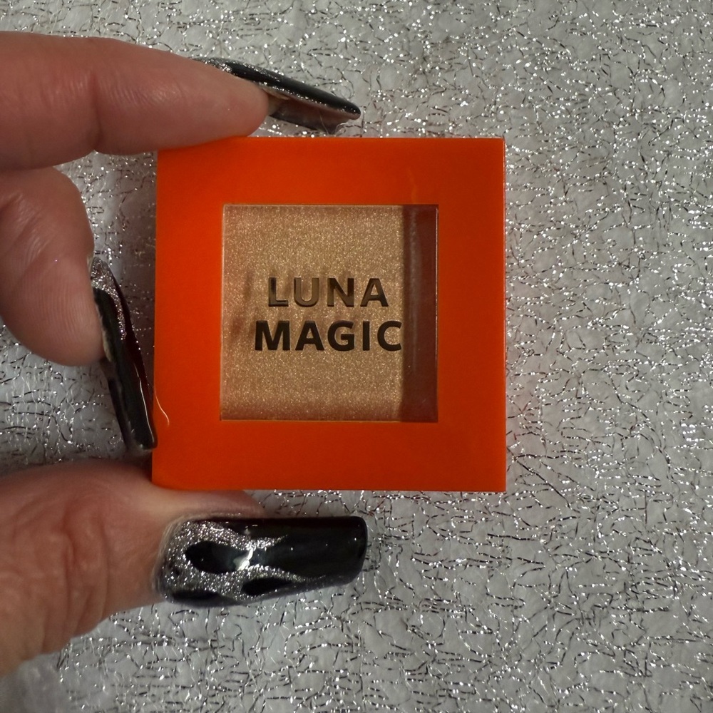 Luna Magic Gold Highlighter